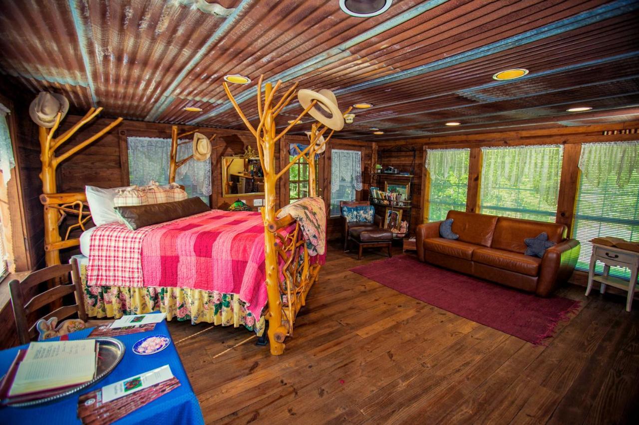 7F Lodge And Events College Station Bagian luar foto