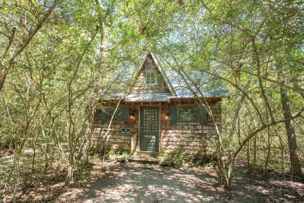 7F Lodge And Events College Station Bagian luar foto