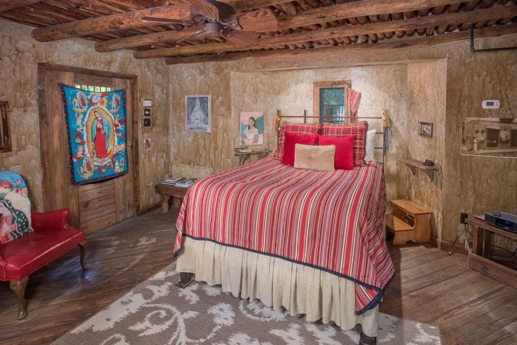 7F Lodge And Events College Station Bagian luar foto