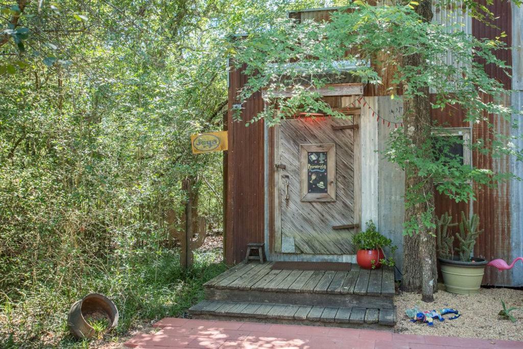 7F Lodge And Events College Station Bagian luar foto