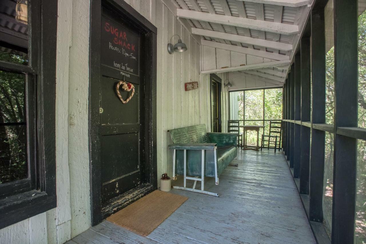 7F Lodge And Events College Station Bagian luar foto