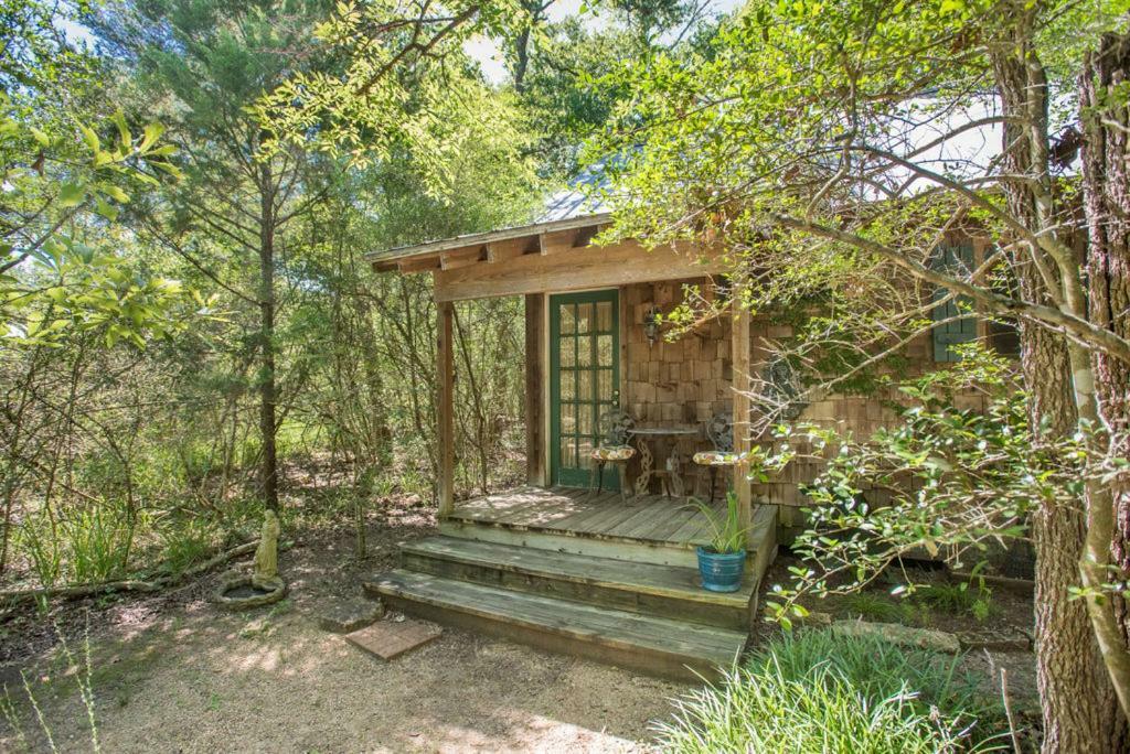 7F Lodge And Events College Station Bagian luar foto